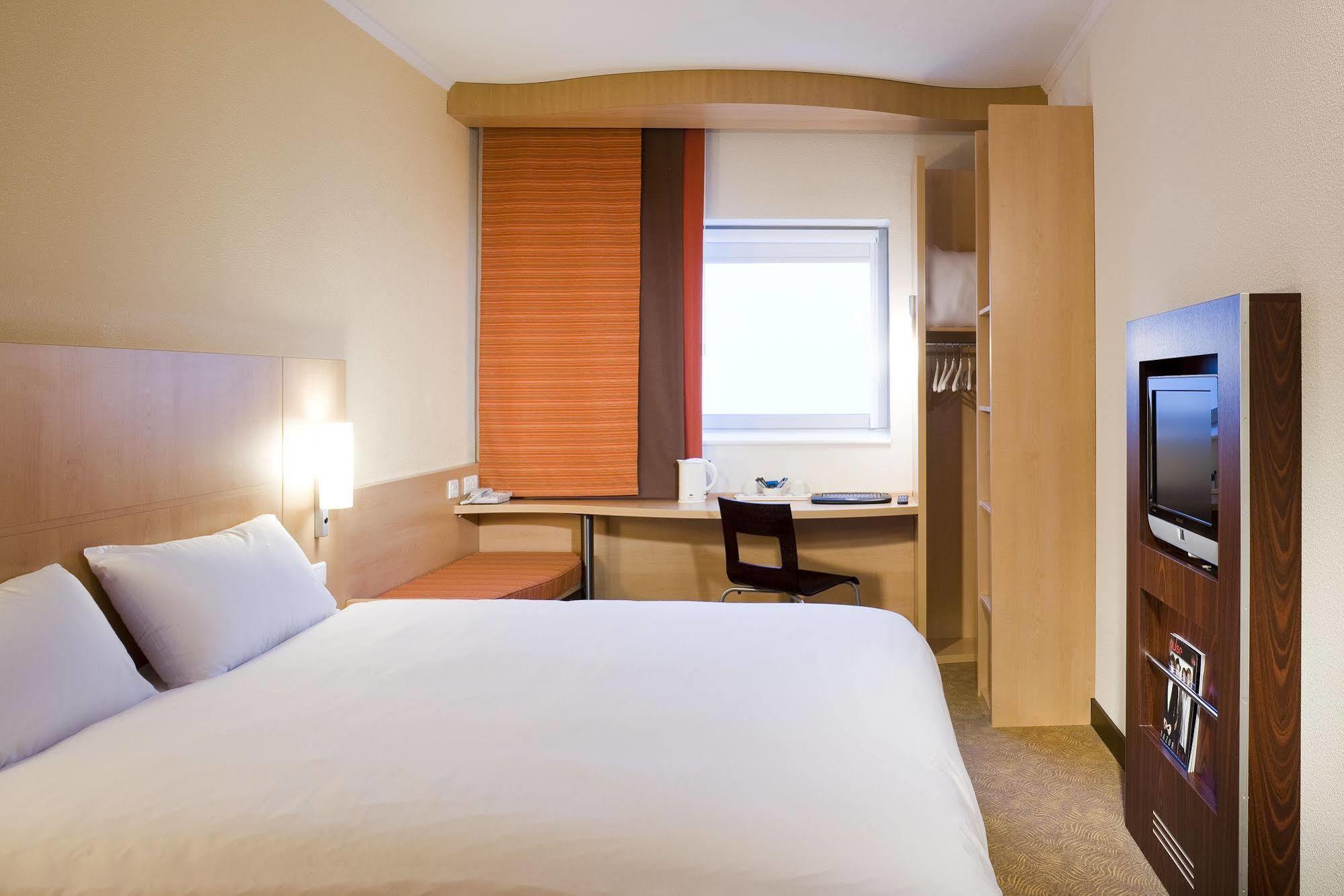 Ibis Manchester Centre Princess Street Exterior photo